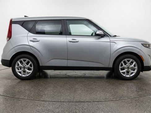 Used 2025 Kia Soul LX w/ LX Technology Package image 11