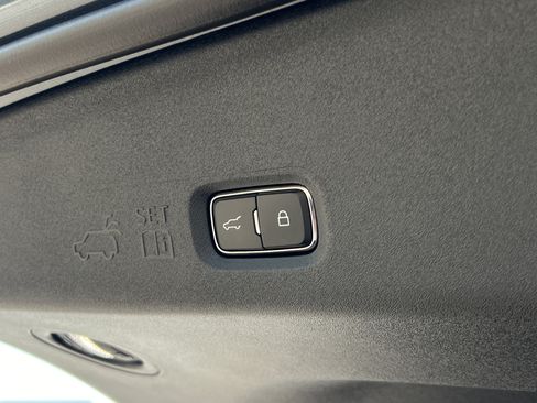 New 2027 Lincoln Navigator Premiere RWD image 25