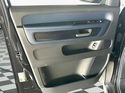 New 2025 Volkswagen ID. Buzz Pro S image 36