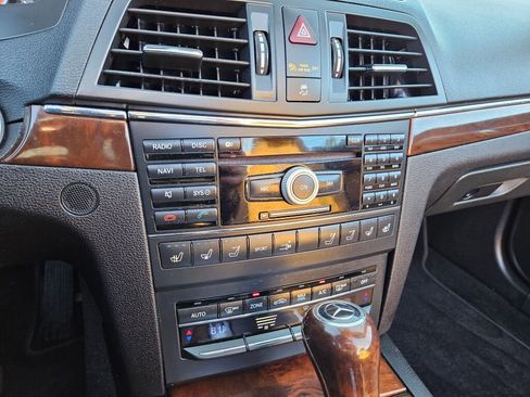 Used 2011 Mercedes-Benz E 550 Cabriolet image 21