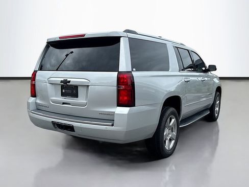 Used 2020 Chevrolet Suburban Premier RWD image 3