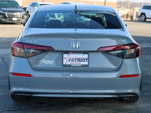 Used 2025 Honda Civic Sport Touring image 4