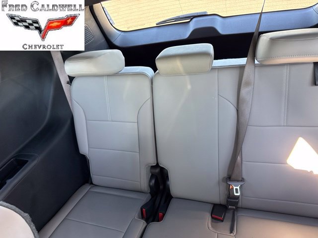 Used 2026 GMC Acadia Elevation w/ Elevation Premium Package FWD image 8