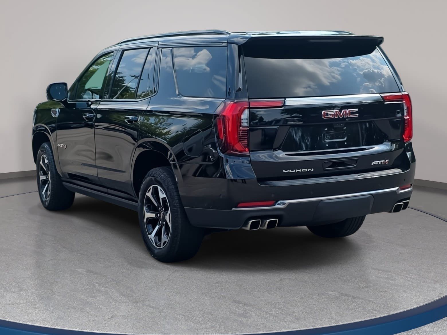 Used 2025 GMC Yukon AT4 w/ AT4 Premium Package AWD/4WD image 7