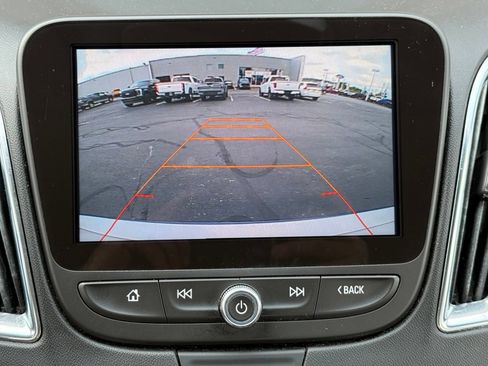 Used 2017 Chevrolet Malibu LT FWD image 33