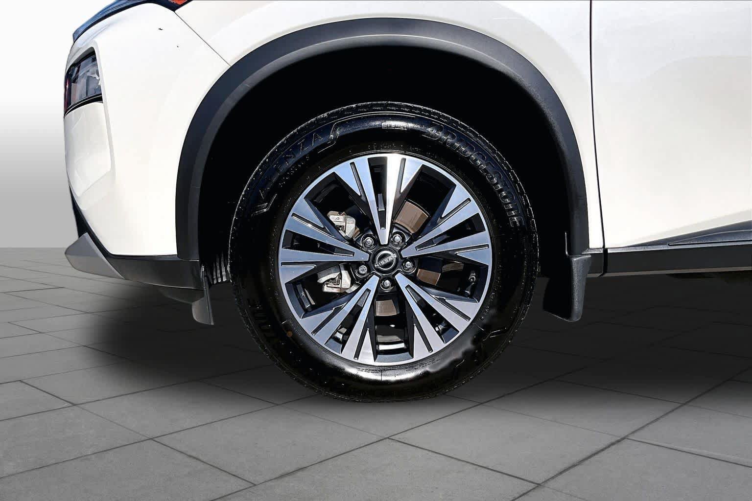 Used 2023 Nissan Rogue SV FWD image 11