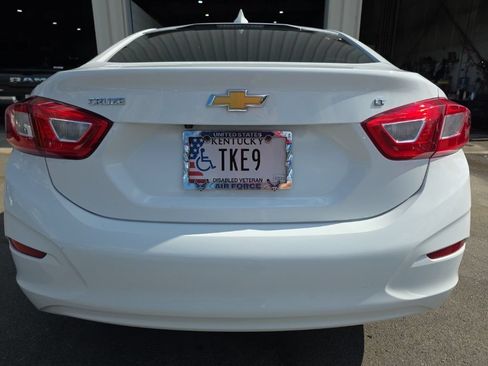 Used 2018 Chevrolet Cruze LT w/ Convenience Package FWD image 6