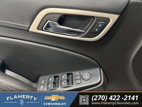 Used 2017 GMC Yukon Denali w/ Open Road Package image 22