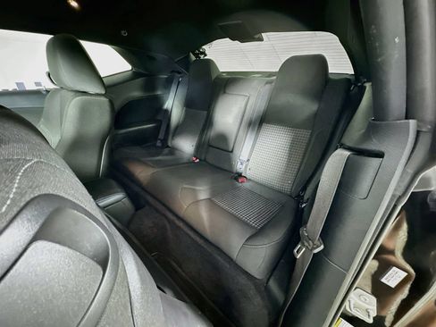 Used 2018 Dodge Challenger SXT RWD image 28