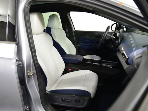 Used 2025 Volkswagen ID.4 S Limited image 17