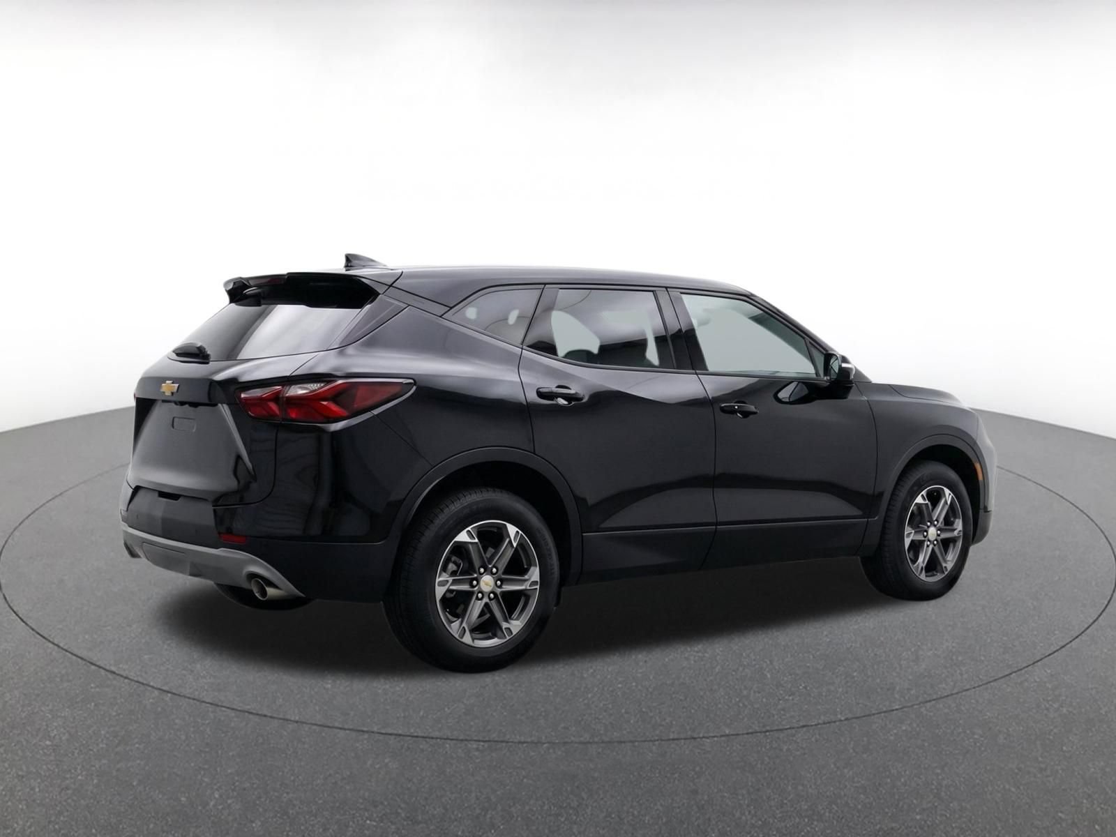Used 2025 Chevrolet Blazer LT FWD image 8