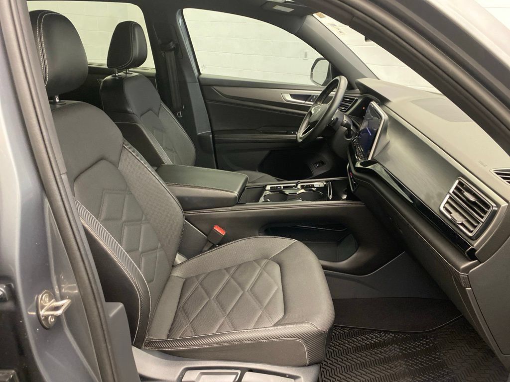 Used 2024 Volkswagen Atlas Cross Sport SE AWD/4WD image 25