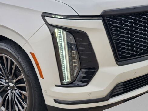 Used 2025 Cadillac Escalade Sport Platinum AWD/4WD image 34