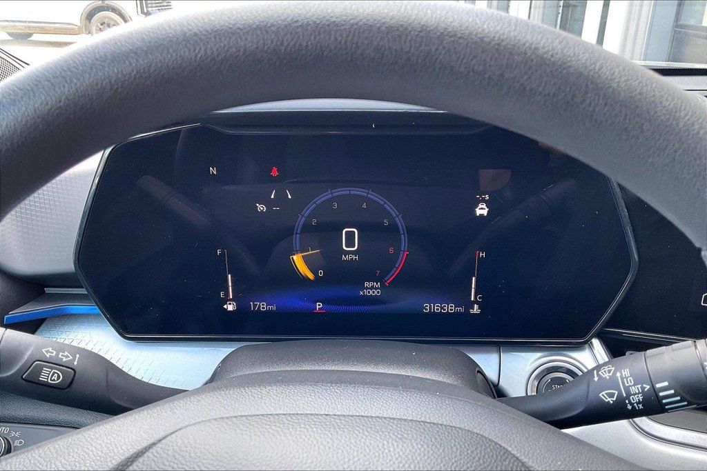 Used 2024 Chevrolet Trax LT FWD image 20