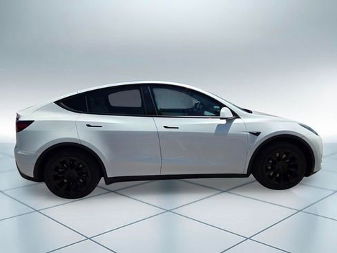 Used 2021 Tesla Model Y 2WD image 4
