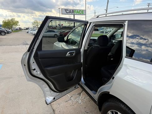 Used 2019 Nissan Pathfinder S AWD/4WD image 17