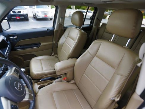 Used 2014 Jeep Patriot Limited w/ Sun/Sound Group AWD/4WD image 5