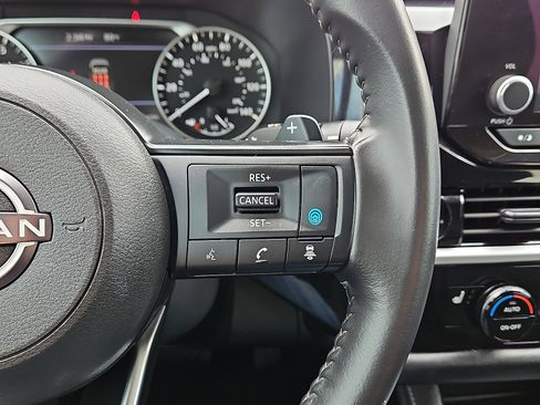 Used 2024 Nissan Pathfinder SV image 19