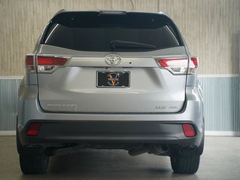 Used 2014 Toyota Highlander XLE AWD/4WD image 9
