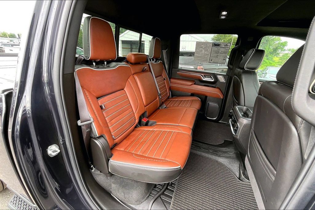 Used 2024 GMC Sierra 3500 Denali Ultimate AWD/4WD image 28