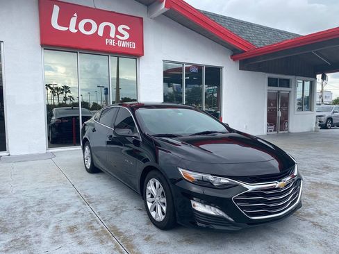 Used 2020 Chevrolet Malibu LT FWD image 2