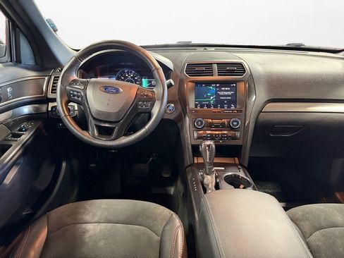 Used 2019 Ford Explorer XLT w/ Equipment Group 202A AWD/4WD image 11