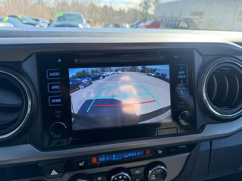 Used 2016 Toyota Tacoma TRD Sport image 28