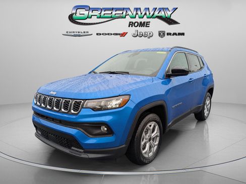 Used 2025 Jeep Compass Latitude AWD/4WD image 3