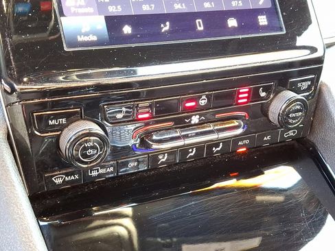 Certified 2023 Jeep Grand Cherokee L Laredo image 17