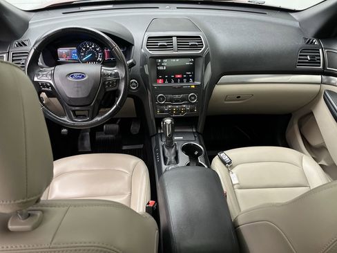 Used 2019 Ford Explorer XLT w/ Equipment Group 202A AWD/4WD image 4