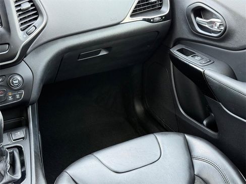 Used 2021 Jeep Cherokee Altitude image 15