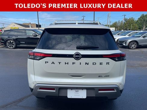 Used 2023 Nissan Pathfinder SL AWD/4WD image 9