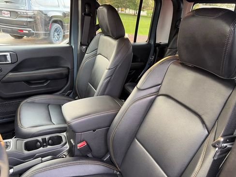 Certified 2025 Jeep Gladiator Sport AWD/4WD image 23