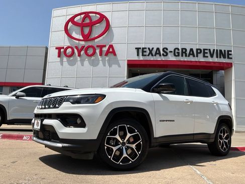 Used 2025 Jeep Compass Limited AWD/4WD image 2