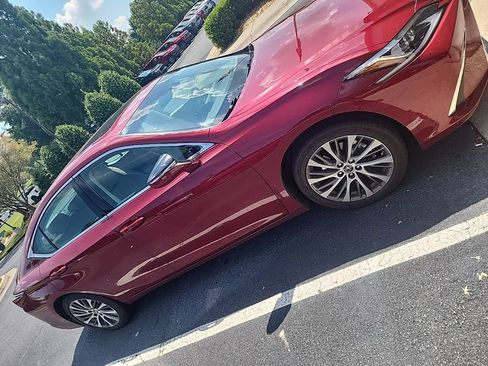 Used 2019 Lexus ES 350 w/ Premium Package FWD image 5