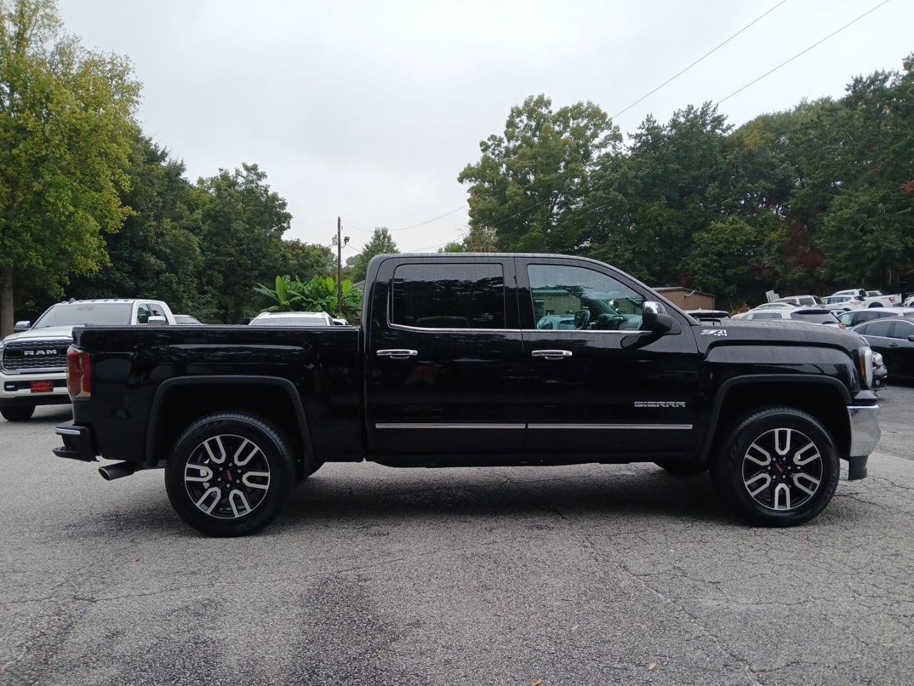 Used 2018 GMC Sierra 1500 SLT w/ SLT Premium Package AWD/4WD image 5