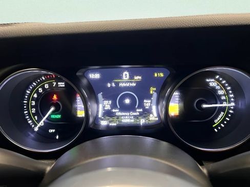 Used 2022 Jeep Wrangler Unlimited Sahara w/ Cold Weather Group AWD/4WD image 18