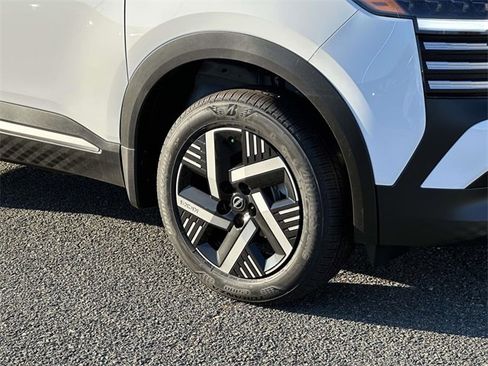 New 2026 Nissan Kicks SV w/ SV Premium Package image 7