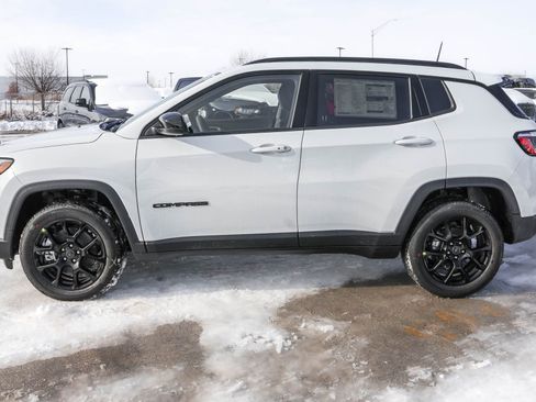 Used 2026 Jeep Compass Latitude image 6