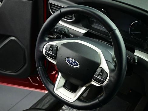 Used 2020 Ford Explorer XLT w/ Equipment Group 202A image 8