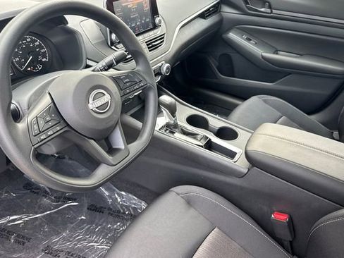 Used 2025 Nissan Altima 2.5 S image 10