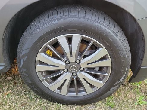 Used 2017 Nissan Pathfinder SV image 7