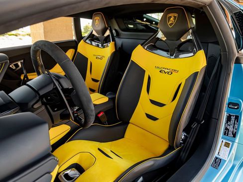Used 2022 Lamborghini Huracan EVO RWD image 13