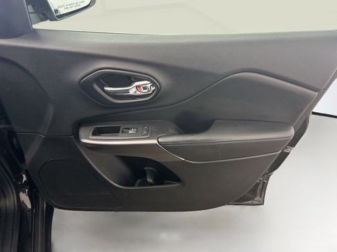 Used 2019 Jeep Cherokee Latitude Plus w/ Cold Weather Group image 32