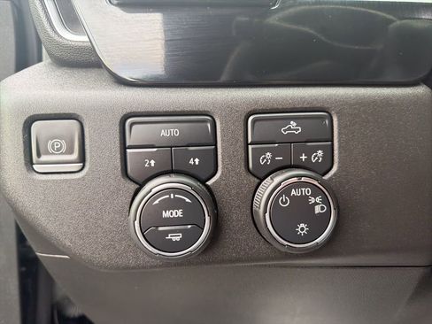 Used 2023 Chevrolet Silverado 1500 LT image 40