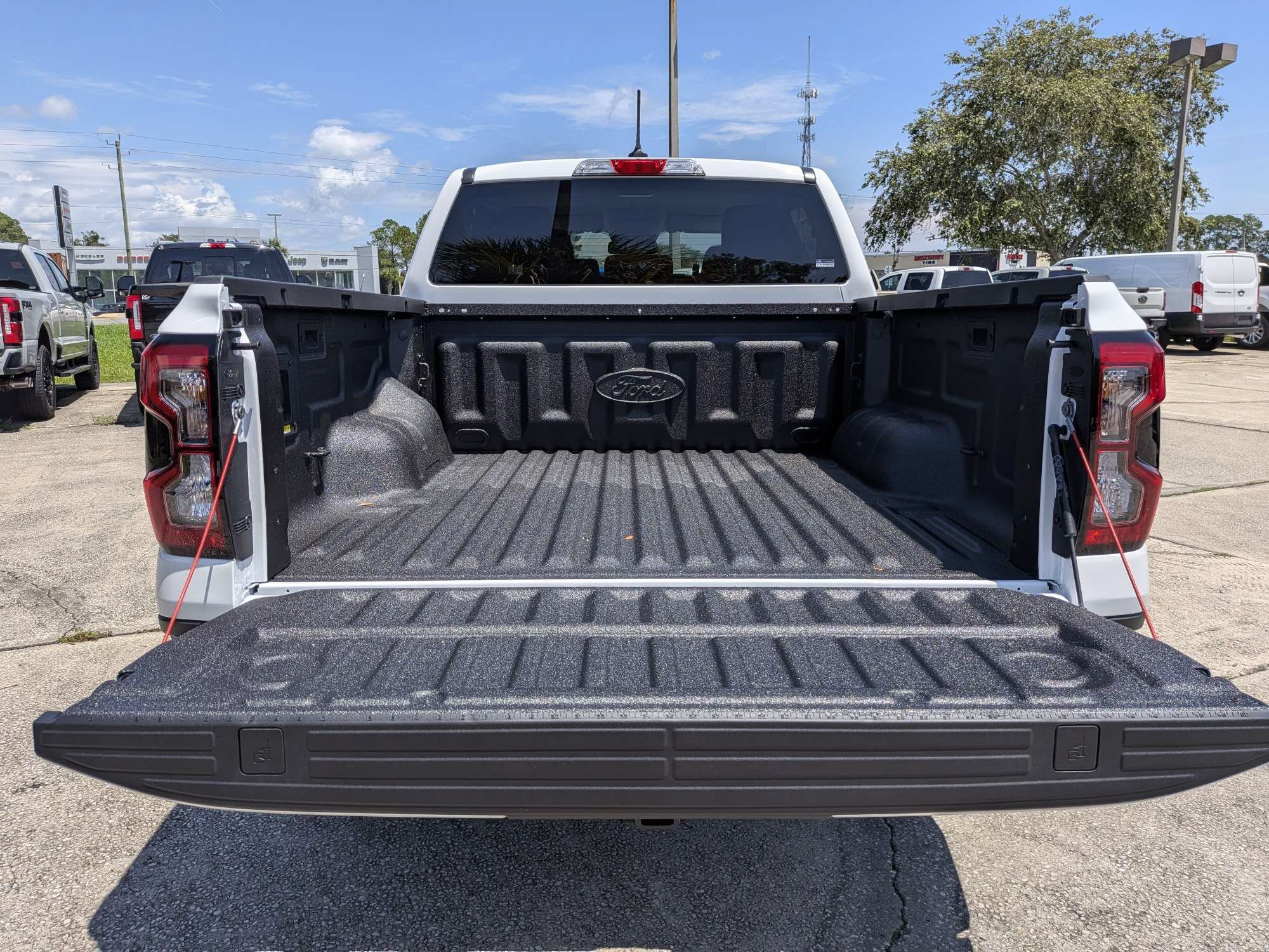New 2026 Ford Ranger XLT w/ Black Appearance Package AWD/4WD image 13