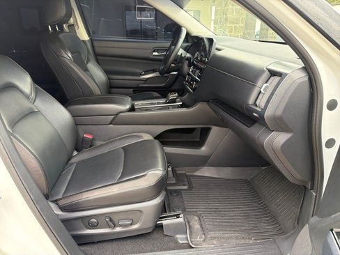 Used 2024 Nissan Pathfinder SL w/ SL Premium Package FWD image 24