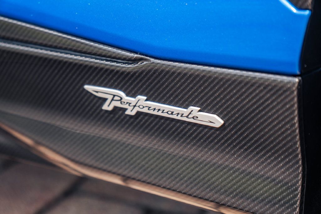 Used 2024 Lamborghini Urus Performante AWD/4WD image 19