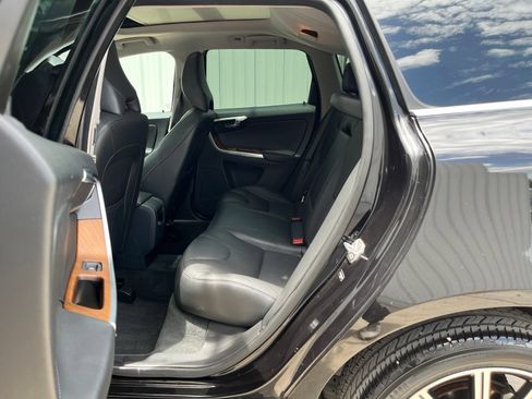 Used 2016 Volvo XC60 T5 Premier w/ Proximity Package FWD image 12