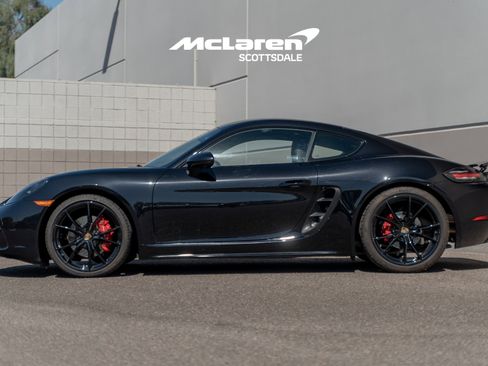 Used 2025 Porsche 718 Cayman S w/ Premium Package RWD image 4